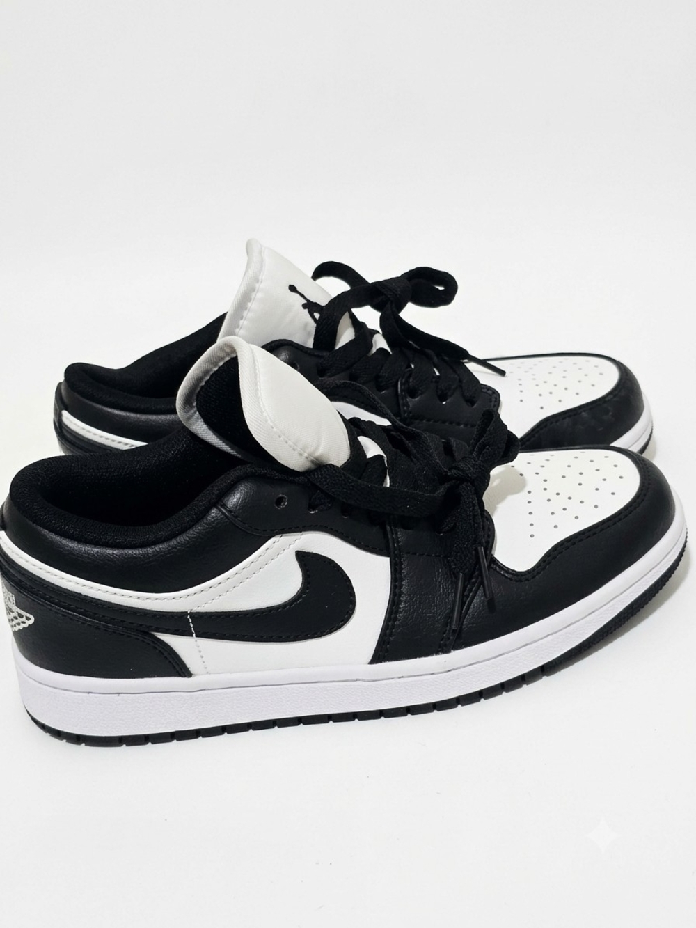 Nike Black/White Low-Top Sneakers
